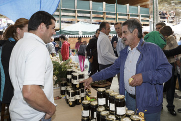Se celebra la VI Feria de la Miel en Vega de Liébana ,  estrena el sello de calidad Denominación de Origen Protegida